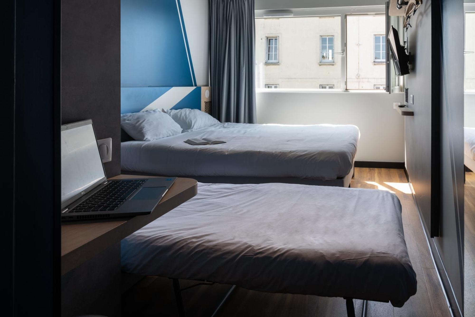 Zimmer mit Verbindungstür